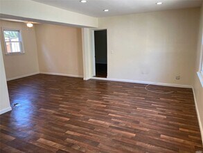 549 E Chester St in Long Beach, NY - Building Photo - Building Photo
