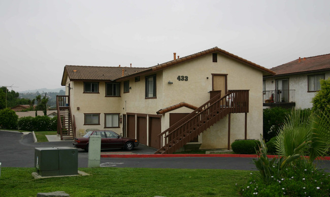 433-445 W California Ave in Vista, CA - Building Photo - Building Photo