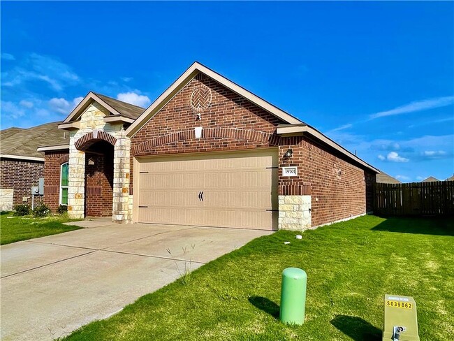 19701 Per Lange Pass in Manor, TX - Foto de edificio - Building Photo