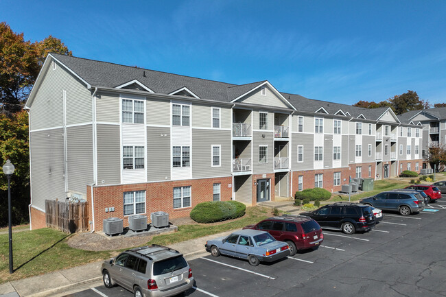 Orchard Mills in Woodbridge, VA - Foto de edificio - Building Photo