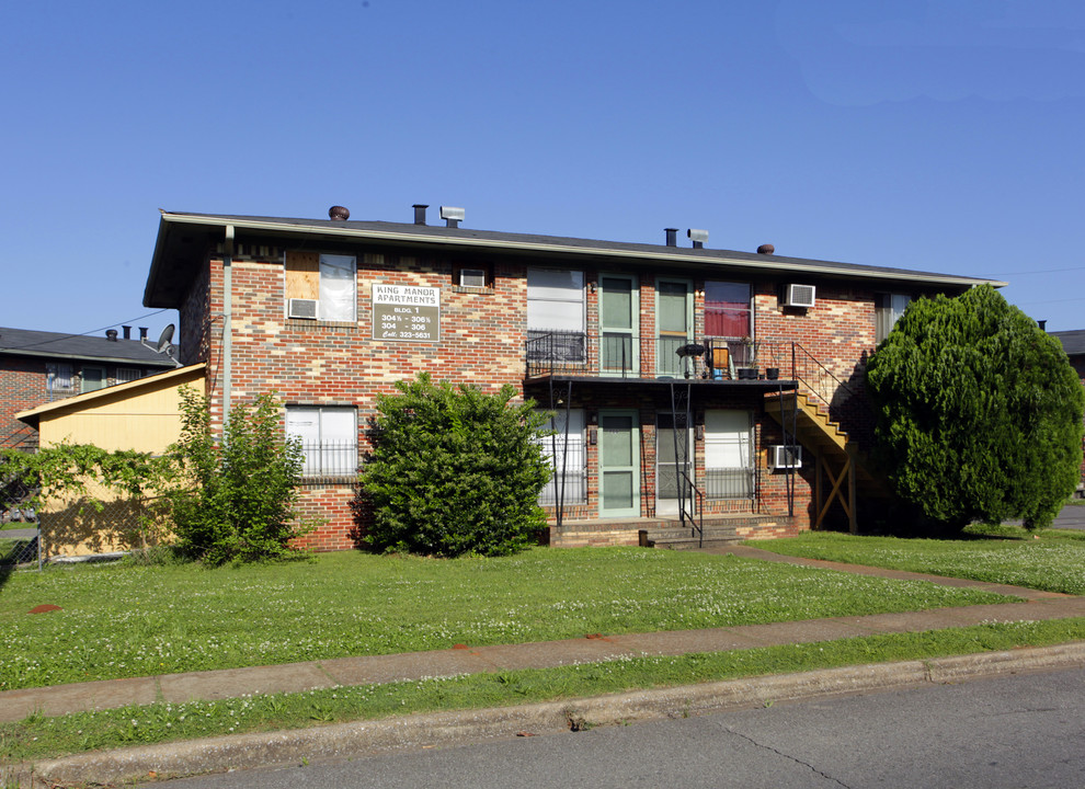 King Manor Apartments in Birmingham, AL - Building Photo