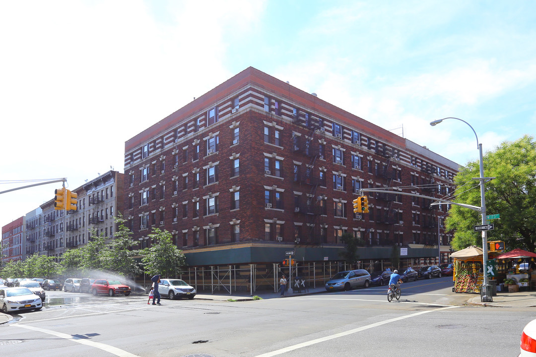 155 Audubon Avenue in New York, NY - Foto de edificio