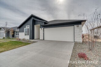 3541 W Remembrance Dr in Meridian, ID - Building Photo - Building Photo