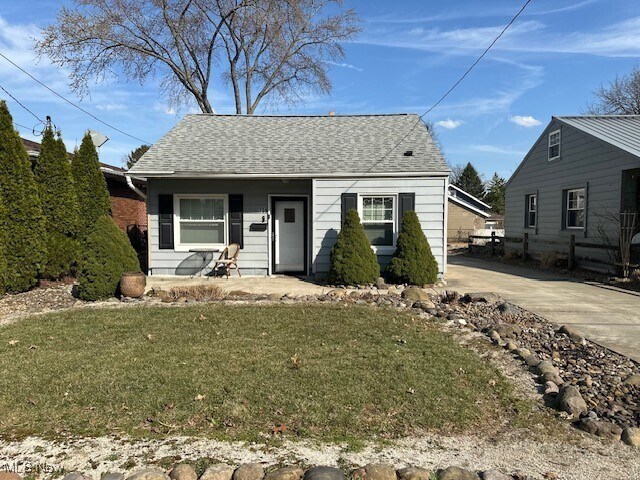 799 Phoenix Ave in Akron, OH - Building Photo