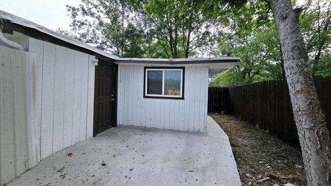 property at 101 S Lockhart St