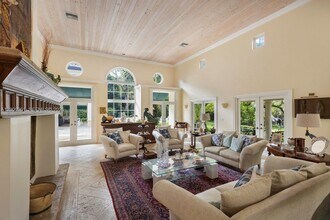10100 Lakeside Dr in Coral Gables, FL - Building Photo - Building Photo