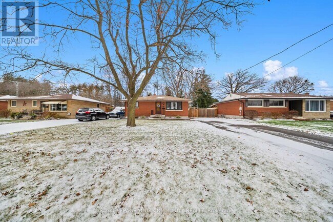 32 Collingdon Dr in Brantford, ON - Building Photo - Building Photo