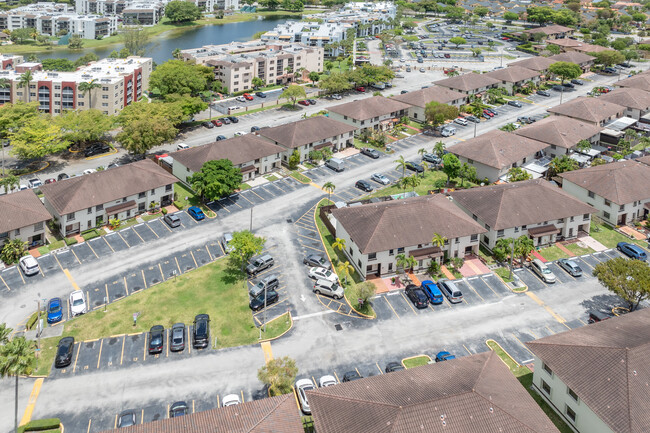 The New Paseos Castellanos in Miami, FL - Foto de edificio - Building Photo