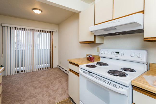 Campbell View Apartments in Anchorage, AK - Building Photo - Interior Photo