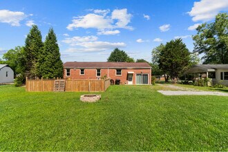 1407 Leaf Ave in Murfreesboro, TN - Foto de edificio - Building Photo