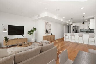 175 Gove St, Unit 5R in Boston, MA - Foto de edificio - Building Photo