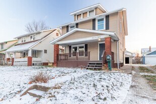 2318 10th St NW in Canton, OH - Building Photo