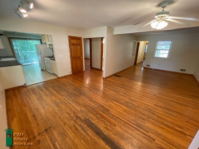 2525 Nathan Ln N in Plymouth, MN - Building Photo - Building Photo