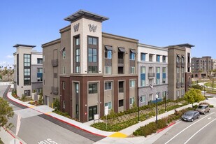 Oxnard Town Square 12 in Oxnard, CA - Building Photo