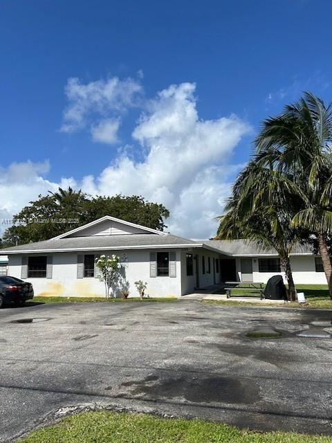 1099 NE 35th St in Oakland Park, FL - Building Photo