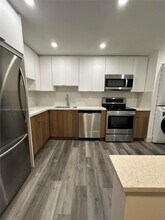 450 Commodore Dr in Plantation, FL - Building Photo - Building Photo