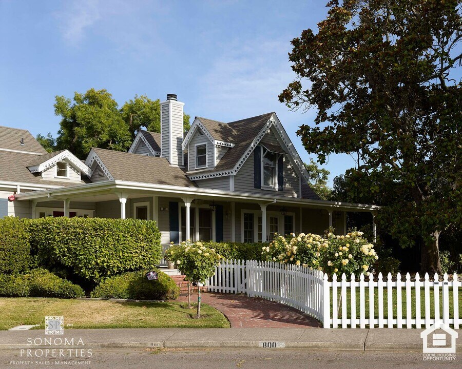 800 5th St E in Sonoma, CA - Building Photo