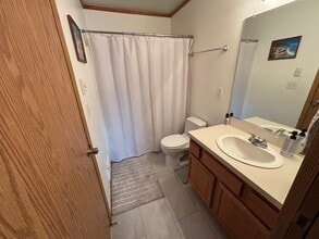 1330 N Creekside Ln, Unit Newberg property in Newberg, OR - Foto de edificio - Building Photo