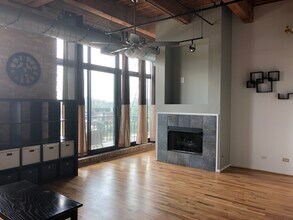 1250 W Van Buren St, Unit 615 in Chicago, IL - Building Photo - Building Photo