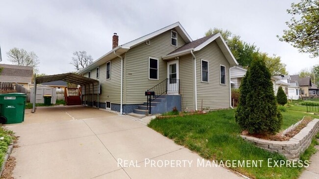 property at 630 N Nesmith Ave