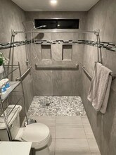 24201 Highlander Rd, Unit FR in Los Angeles, CA - Building Photo - Building Photo