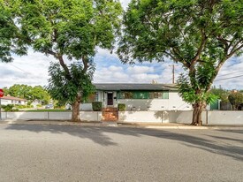 5651 N Bryn Mawr St in Ventura, CA - Building Photo