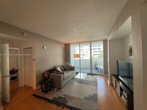 500 NE 29th St, Unit 503 in Miami, FL - Foto de edificio - Building Photo