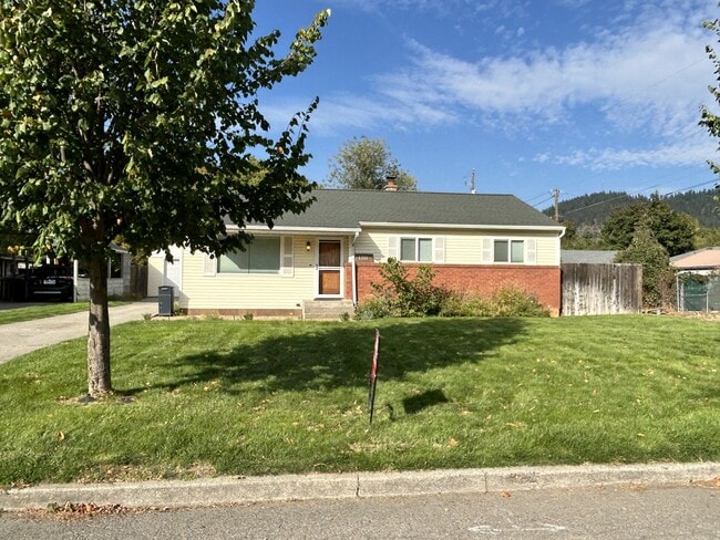 property at 1311 E Maple Ave