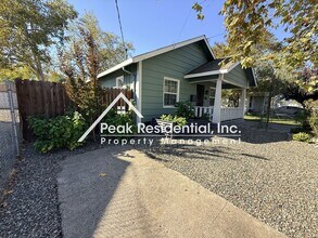 5850 Broadway in Sacramento, CA - Building Photo - Building Photo