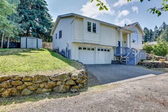 1373 NE Gilmax Ln in Poulsbo, WA - Building Photo - Building Photo