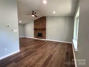 7939 Holly Hill Rd in Charlotte, NC - Building Photo - Building Photo