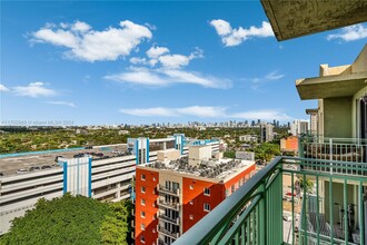 3500 Coral Way, Unit PH-210 in Coral Gables, FL - Building Photo - Building Photo