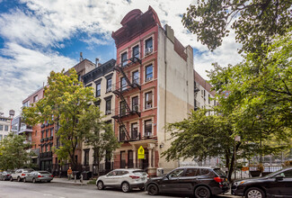 310 W 18th St in New York, NY - Building Photo - Building Photo