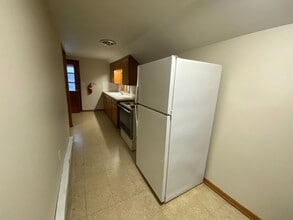 826 W Highland Ave in Ravenna, OH - Building Photo - Building Photo