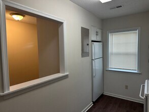221 Schultz St in Chapel Hill, NC - Foto de edificio - Building Photo