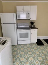 39 Ohio St, Unit Fully furnished 2 bedroom in Bangor, ME - Building Photo - Building Photo