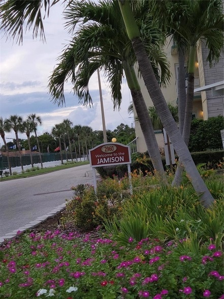 2960 59th St S in Gulfport, FL - Foto de edificio - Building Photo