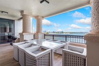 6800 Fisher Island Dr in Miami Beach, FL - Foto de edificio - Building Photo