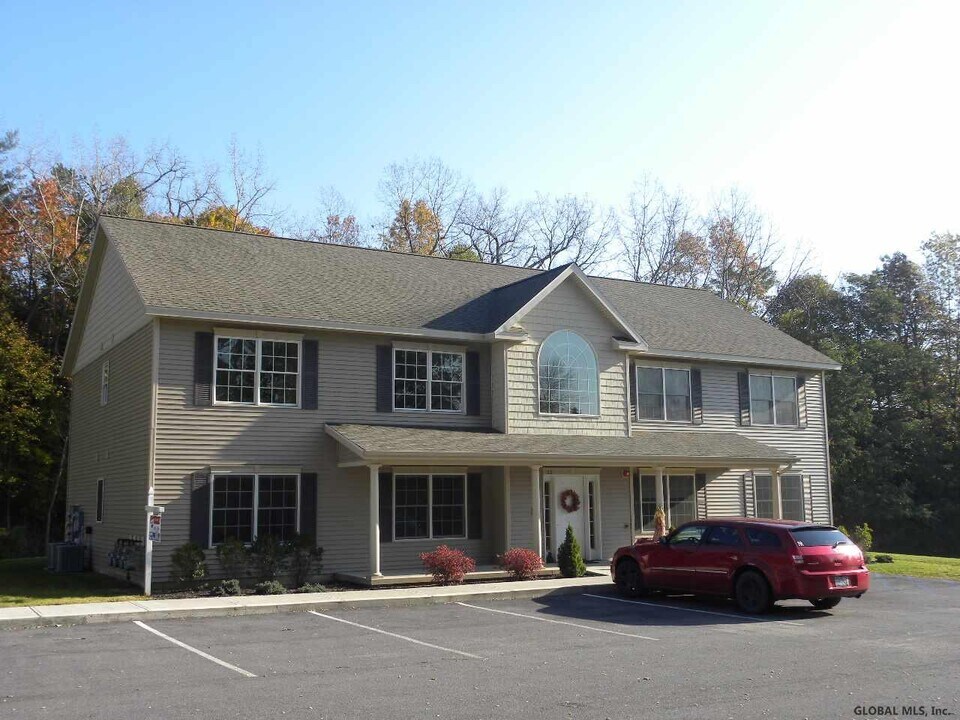 22 Mercer St-Unit -B in Waterford, NY - Building Photo