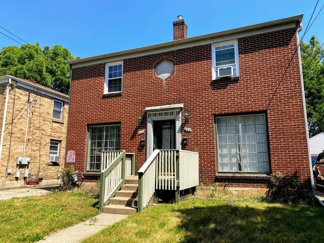 property at 853 Ballard St SE