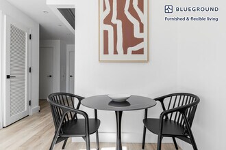 280 E Houston St in New York, NY - Building Photo - Building Photo