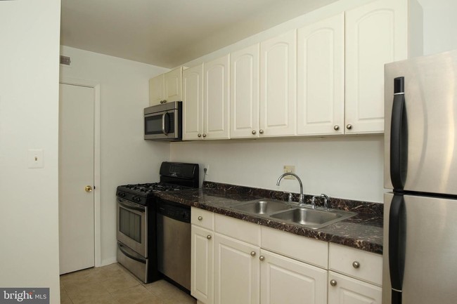 12307 Braxfield Ct-Unit -9 in North Bethesda, MD - Building Photo - Building Photo