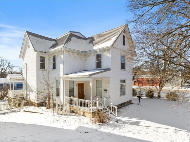 520 W Bucyrus St in Crestline, OH - Building Photo - Building Photo