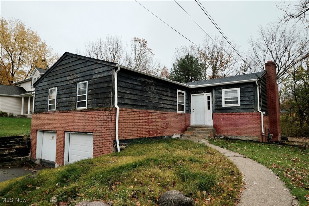 22560 Libby Rd in Bedford Heights, OH - Building Photo