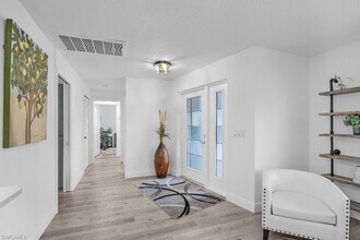 5301 Shalley Cir E in Ft. Myers, FL - Building Photo - Building Photo