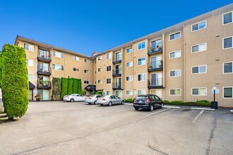 Imperial Crown Manor Apartments in Seattle, WA - Building Photo - Building Photo