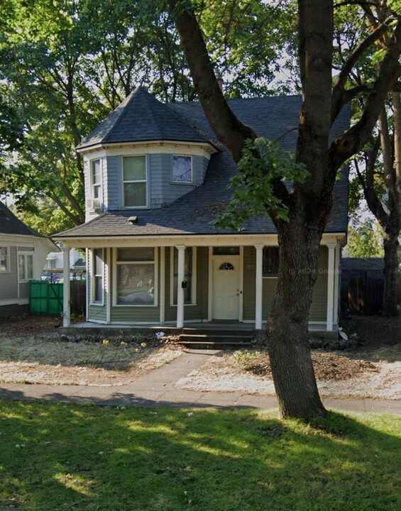 508 E Indiana Ave in Spokane, WA - Foto de edificio