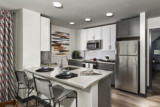 J Woburn Heights in Woburn, MA - Building Photo - Building Photo