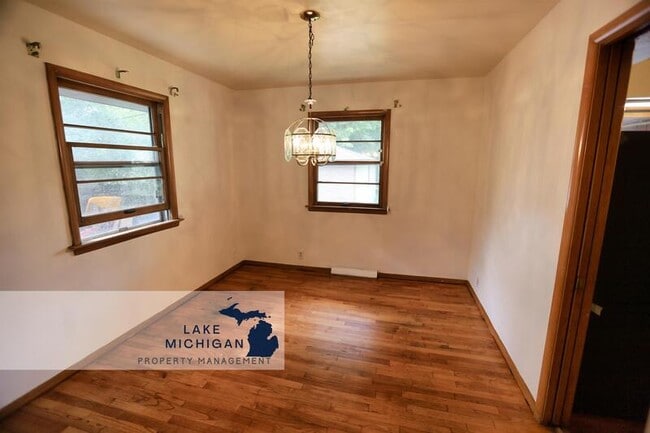 1615 Plymouth Ave SE in Grand Rapids, MI - Building Photo - Building Photo