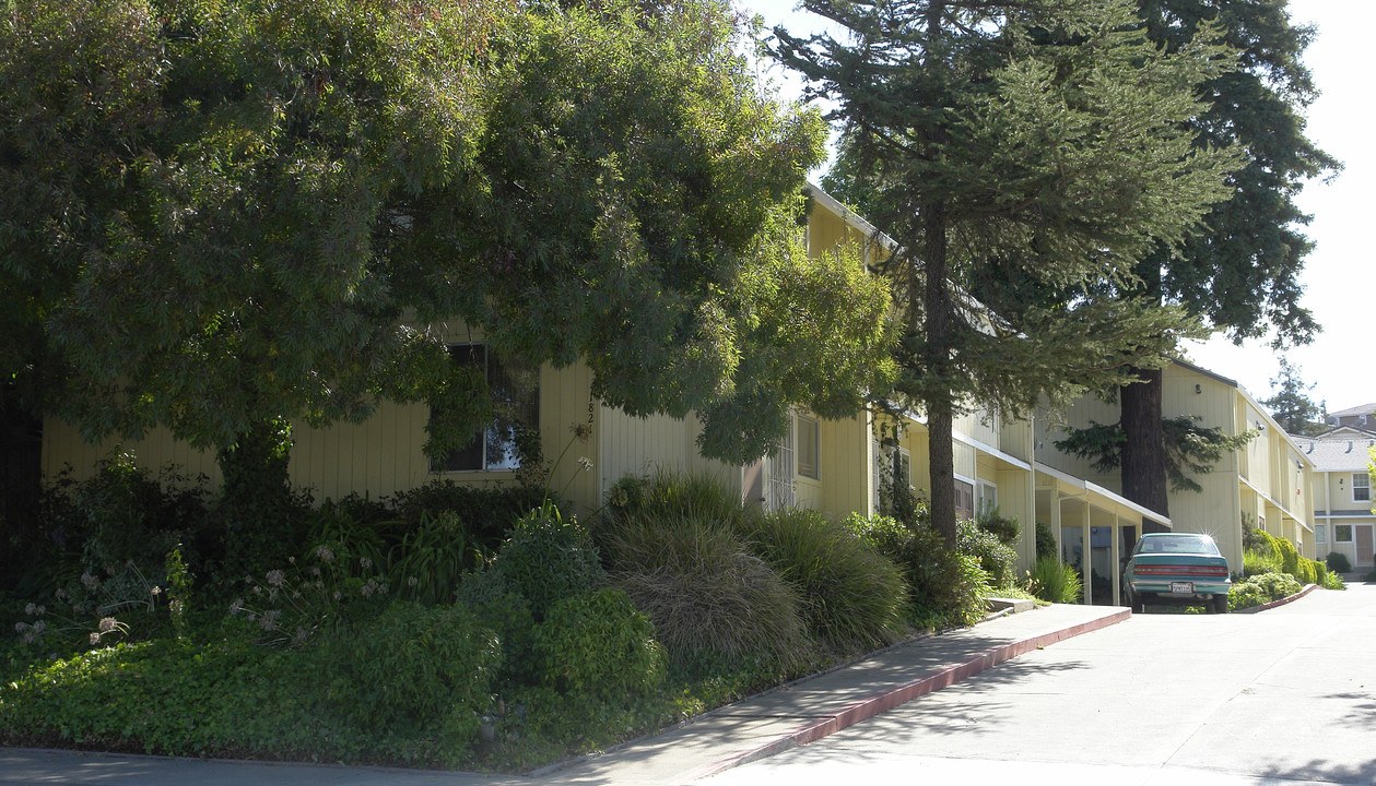 1821 Hill Ave in Hayward, CA - Foto de edificio